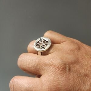 Elegant 925 Silver Swirl Ring Size 7